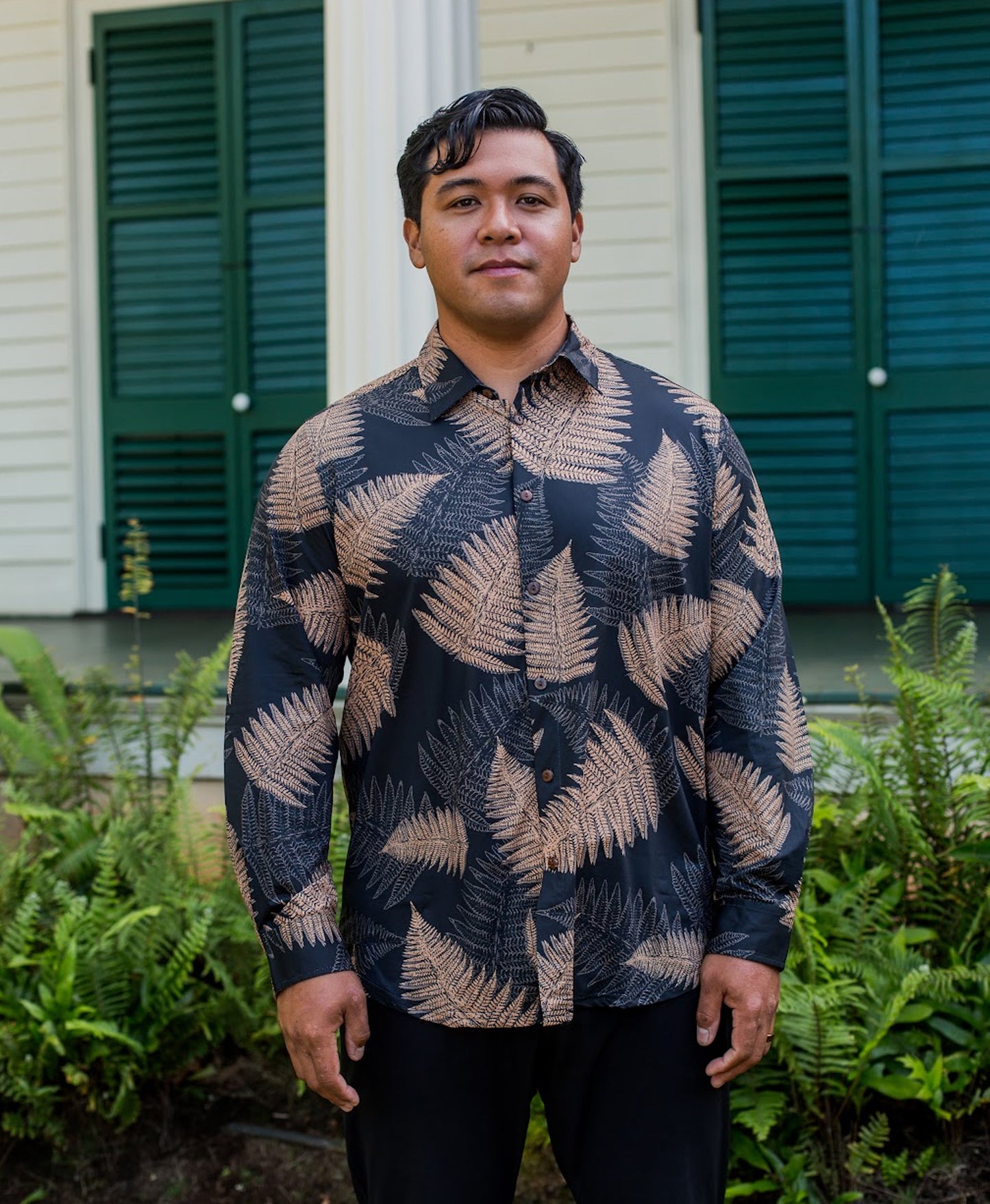 Palapalai Longsleeve Aloha Shirt in Black