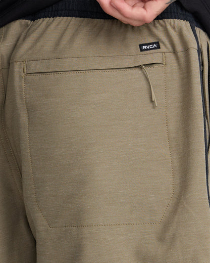 RVCA Yogger 17" Hybrid Short