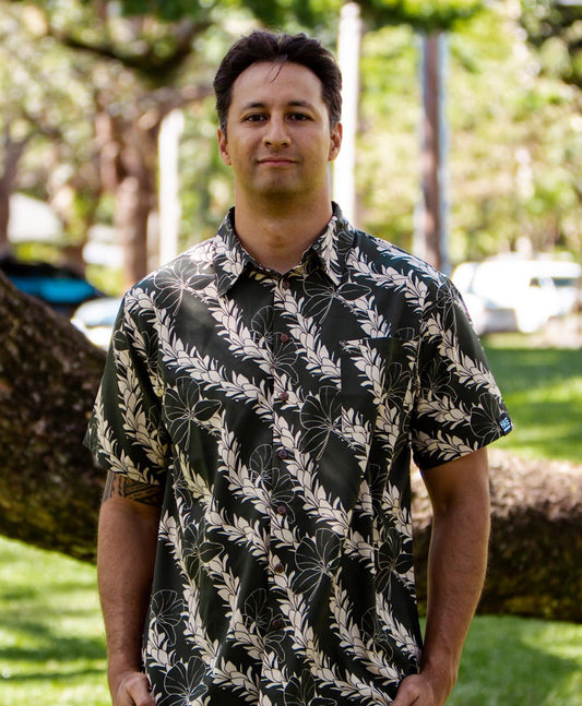 Awapuhi Kane Button Down Aloha Shirt in Ki Green