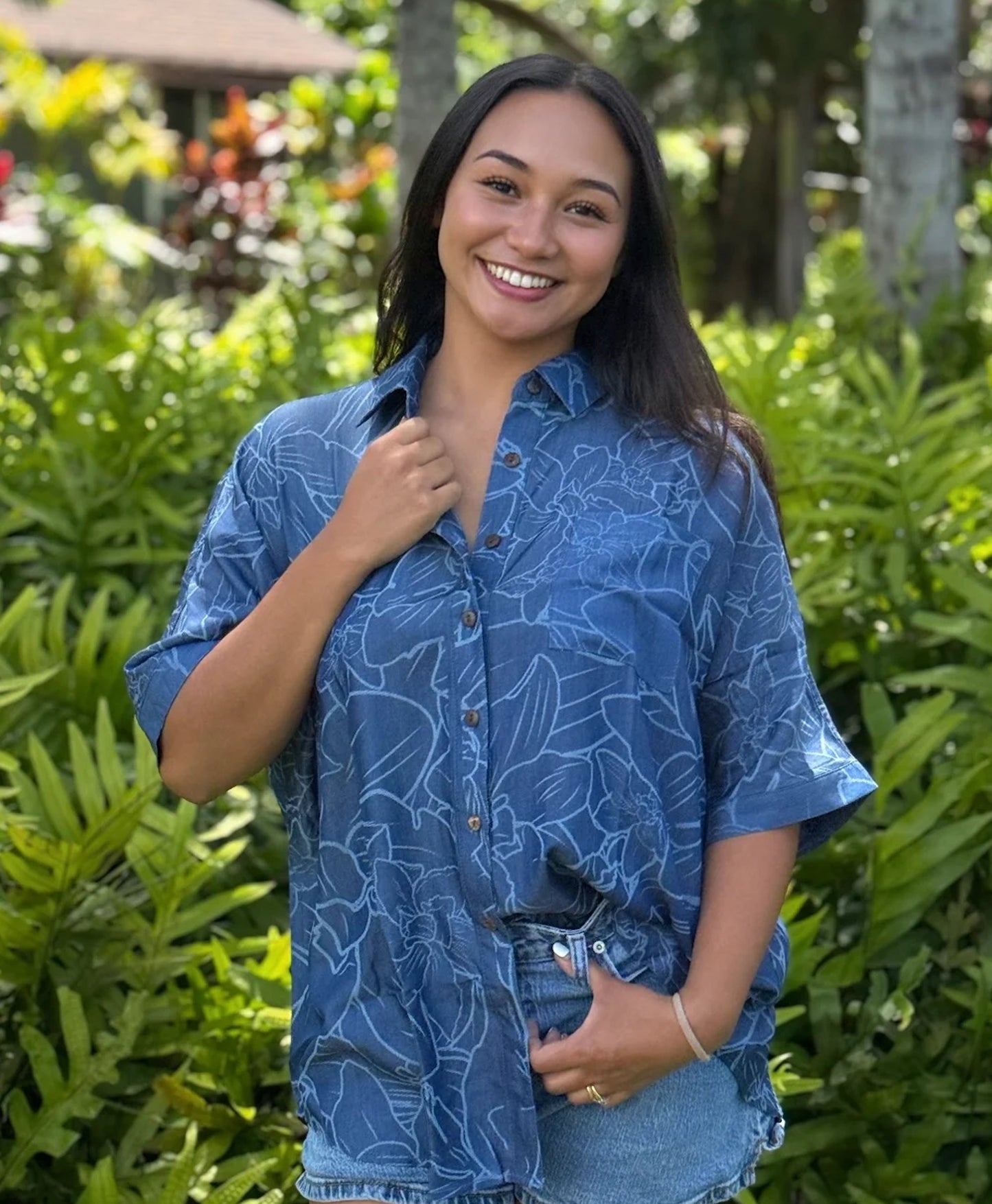 Kiele Wailea Blouse in Dark Chambray
