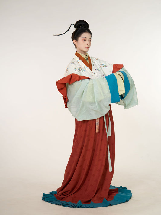 Yunyou 云游 Wandering Clouds Eastern Han Restoration Ruffled Hem Jacquard Yaolan Ru Top & Poqun Skirt Set