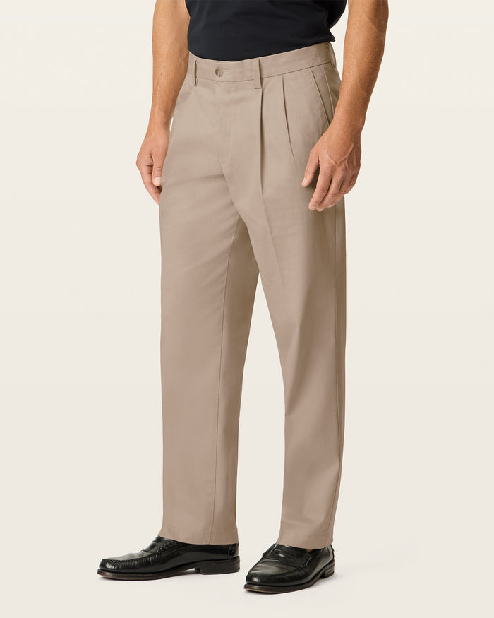 Signature Khakis, Pleated, Classic Fit