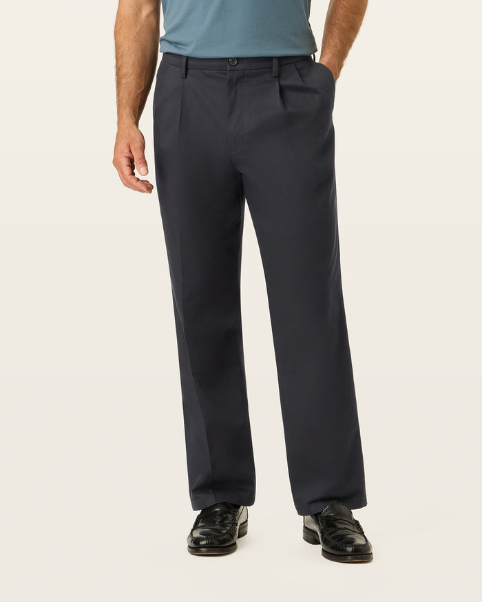 Signature Khakis, Pleated, Relaxed Fit