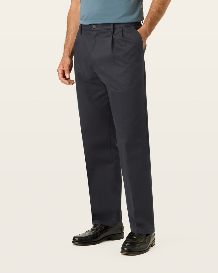 Signature Khakis, Pleated, Relaxed Fit